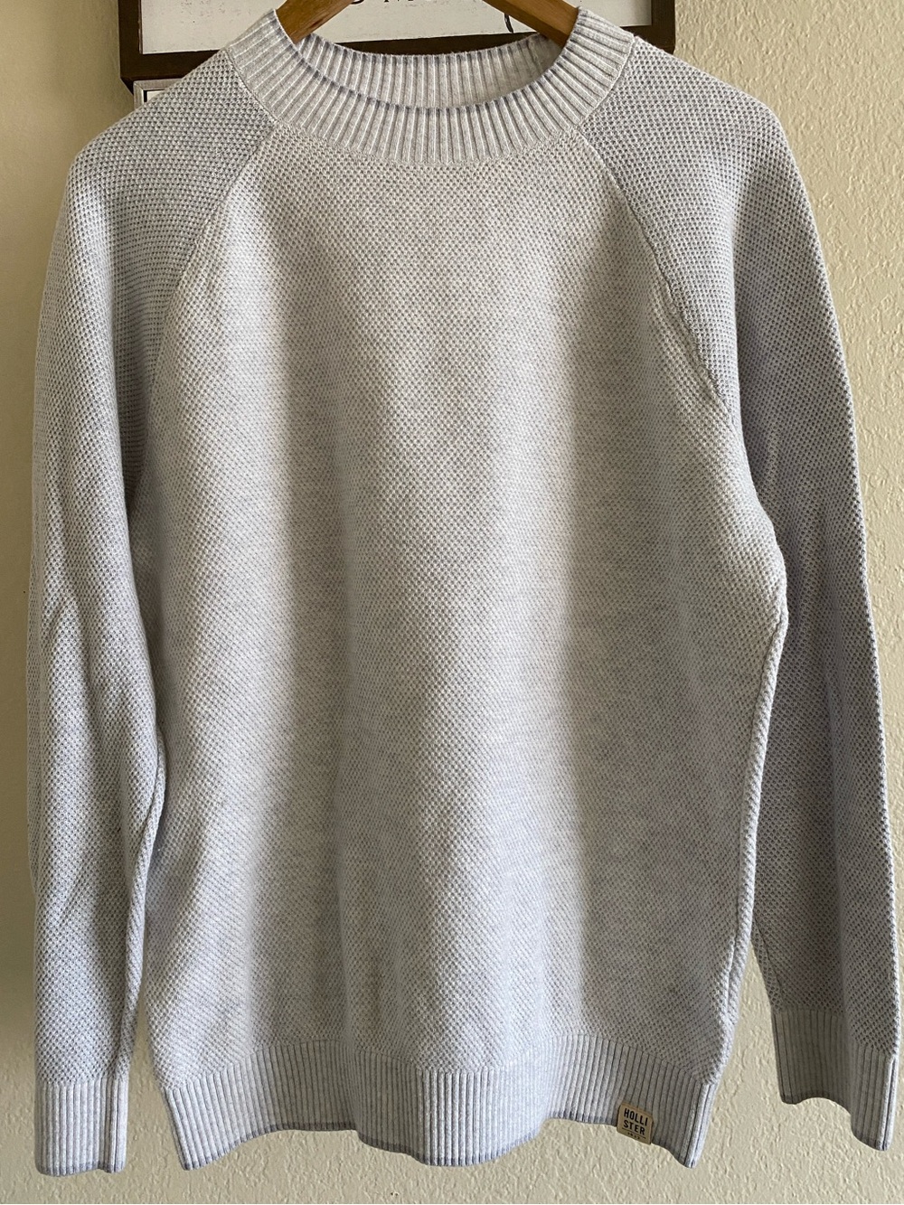 Hollister Men's Light Gray Crewneck Knit Sweater